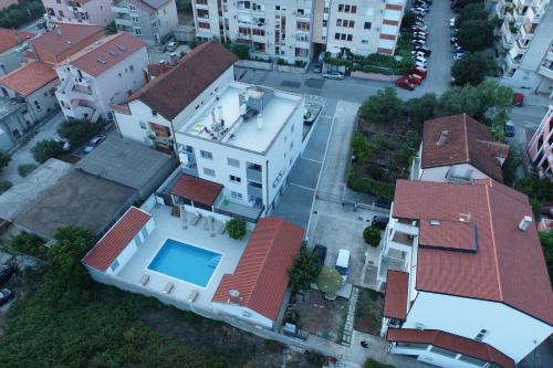 Apartment Zara - luxury apartment with private pool