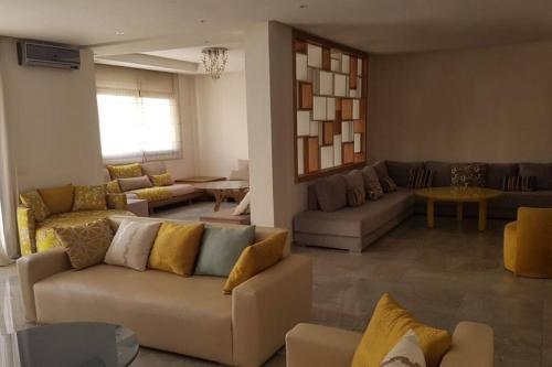 Joli Appartement meuble de 178 m2 a Agdal