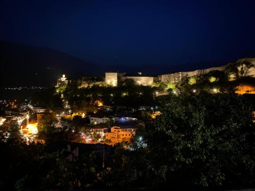 Vista general d'una muntanya o vistes d'una muntanya des de la vil·la