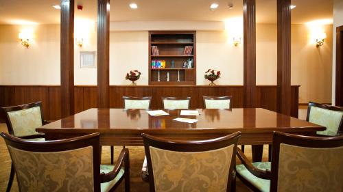 a conference room with a wooden table and chairs at Hotel Globo in Split