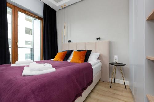 Ліжко або ліжка в номері Studio Centrum Pawia 51 Apartments by Renters Prestige