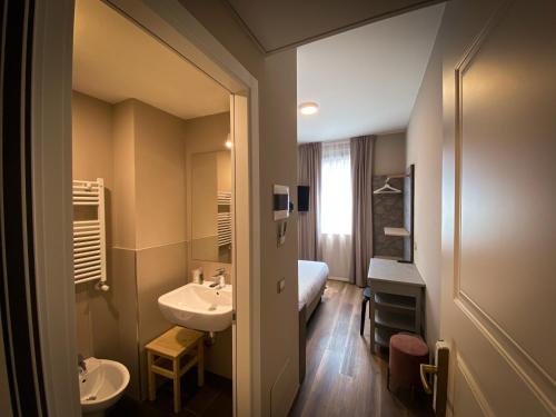 Koupelna v ubytování Hotel Della Rosa