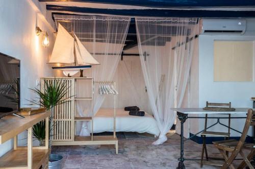 Postel nebo postele na pokoji v ubytování La casa de las barcas Suite a pie de playa