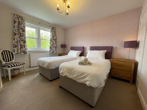 Postel nebo postele na pokoji v ubytování Elm Cottage