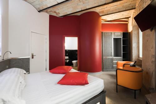 a bedroom with red walls and a bed with red pillows at Hotel La Rovere in Rome