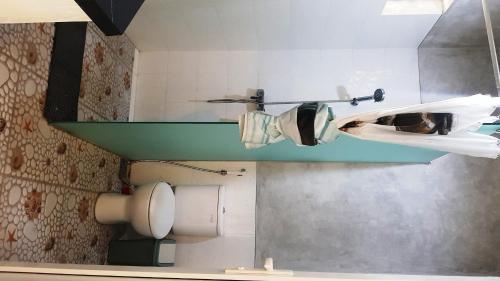 a bathroom with a sink and a toilet in a room at Bali Bobo Hostel in Jimbaran
