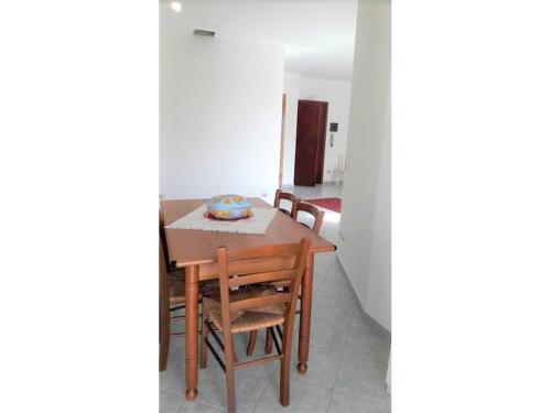 a dining room with a table and chairs at Costa vacanze in low cost - IUN P2923 in Villaputzu