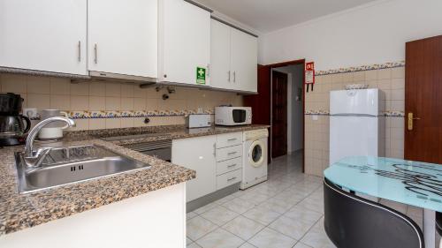 Dapur atau dapur kecil di ★ Sea View ★ 1 Minute to Oldtown and Beach ★