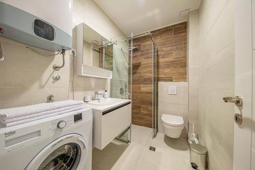 Ένα μπάνιο στο Mar Azul Apartments Petrovac