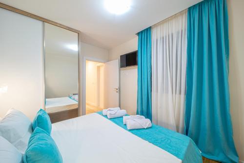 Ένα ή περισσότερα κρεβάτια σε δωμάτιο στο Mar Azul Apartments Petrovac