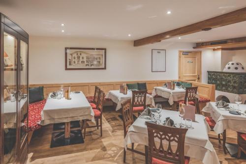 a restaurant with tables and chairs in a room at Kertess in Sankt Anton am Arlberg