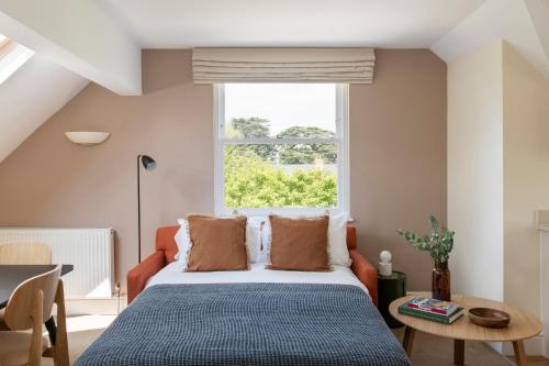 Tempat tidur dalam kamar di SACO Reading Castle Crescent