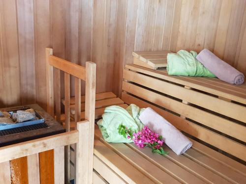 a room with two bunk beds in a sauna at Lo mejor de la montaña, Vista Bonita in San Miguel de Abona