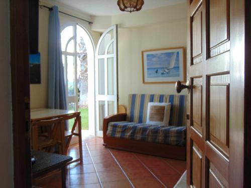 Small cozy flat, by the pool.