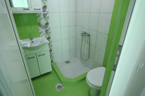 Bathroom sa Bovan GREEN LAKE apartments