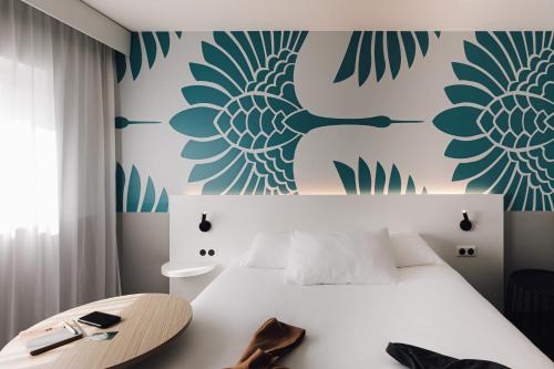 a bedroom with a bed with a surfboard on it at ibis Styles Nancy Laxou in Nancy