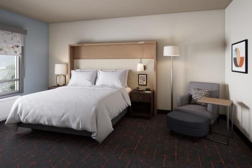 מיטה או מיטות בחדר ב-Holiday Inn Lansdale-Hatfield, an IHG Hotel