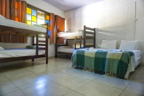 Una cama o camas en una habitación de Biergarten Hostel