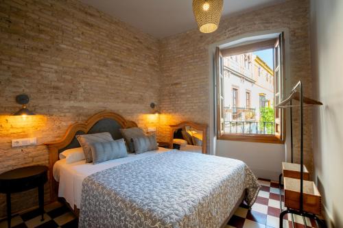 A bed or beds in a room at Doña Elvira Suites Cathedral