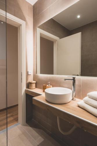 90m2 Luxury Apartment in the Heart of Athens - Living Stone Sunstone