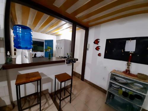 
A kitchen or kitchenette at Hostel Além dos Sonhos
