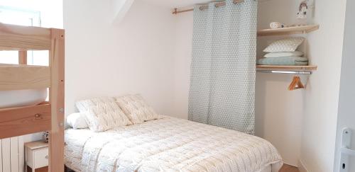 a small bedroom with a bed and a shower at Gîte Lucian Mont-saint-michel in Moidrey