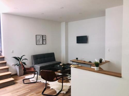 a living room with a couch and a table at Soy Local Primavera in Medellín
