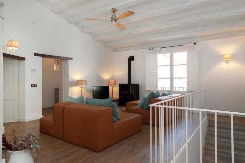 Χώρος καθιστικού στο A historic XVI century beach home near Barcelona