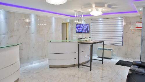 a lobby with a reception desk in a building at Diplomat Inn in Niagara Falls