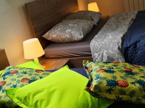 a room with two beds with pillows and a lamp at Villa Slavia in Chmielno