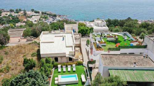 an aerial view of a house with a yard at Villa Nicole Vista Mare in Andrano