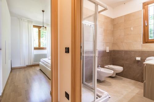 Koupelna v ubytování Apartment Gli Ulivi 4 - Tremezzina