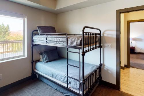 מיטה או מיטות קומותיים בחדר ב-Estancia Enchantment