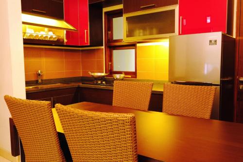 Η κουζίνα ή μικρή κουζίνα στο Guest House Dekat UGM Omah Ningrat Yogyakarta