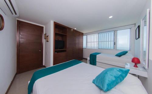 Cama o camas de una habitación en Palmetto frente al mar 2603