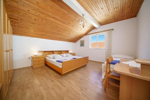 Postel nebo postele na pokoji v ubytování Apartments Ivka