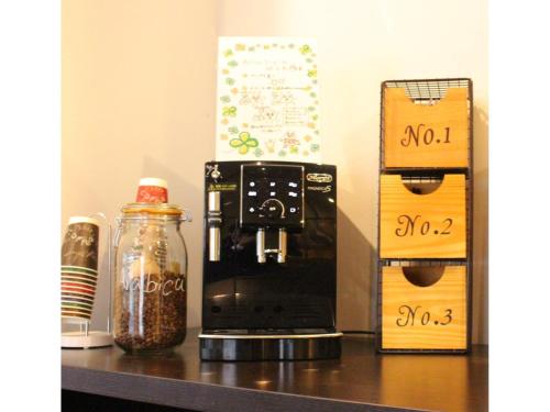 eine schwarze Kaffeemaschine auf der Theke in der Unterkunft Court Hotel Fukuoka Tenjin - Vacation STAY 42330v in Fukuoka