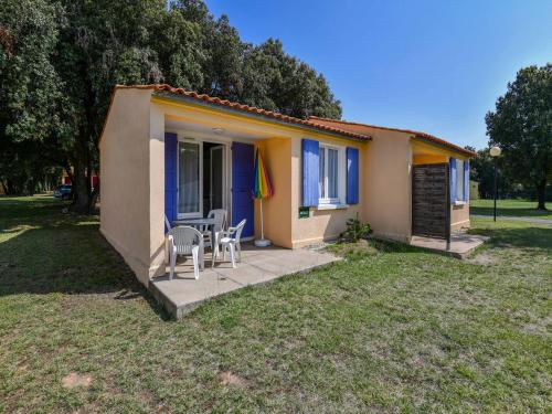 Tasteful Holiday Home in Saint-Savinien with Private Garden