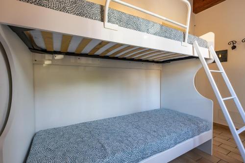Ένα ή περισσότερα κρεβάτια σε δωμάτιο στο Il Casale Lonato - by Host4U