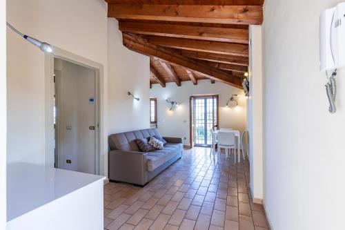 Χώρος καθιστικού στο Il Casale Lonato - by Host4U