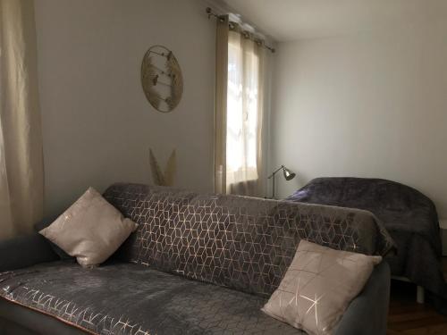 Top Apartment First av Ternes Paris, Paris, France