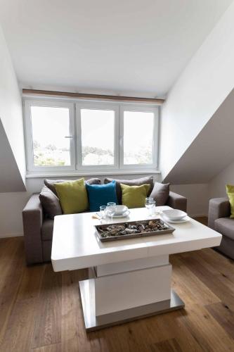 Ruang duduk di Triangle Apartments