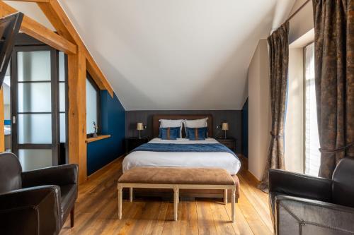 Tempat tidur dalam kamar di Hotel Saint-Amour