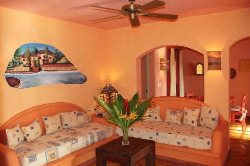 Un lugar para sentarse en Hotel - Residencial Madrugada