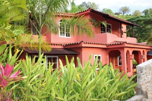 Un jardín fuera de Hotel - Residencial Madrugada