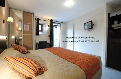 Cama o camas de una habitación en Hostellerie du Perigord Vert-Logis