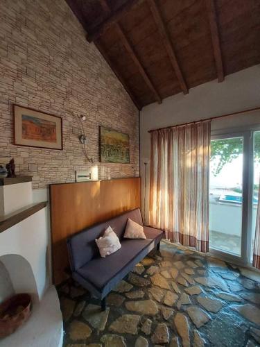 Χώρος καθιστικού στο Apartment 800m from Koumeika, Samos