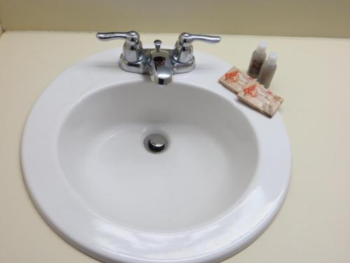 a white sink with a faucet in a bathroom at Sugarloaf Lodge in Sugarloaf Shores