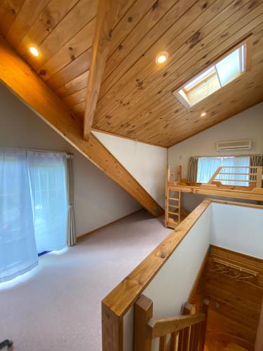 Tempat tidur susun dalam kamar di Hakuba-ism
