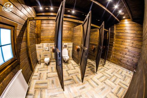 Bagno di Western Camp Resort